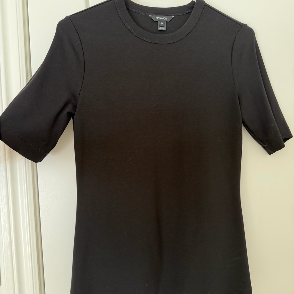 RW&CO. Black Short-Sleeve Crewneck Tee
